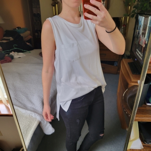 Forever 21 Muscle tank - Picture 3 of 5